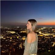 Me defino como una persona comprometida, que busca sacar lo mejor de su alumno.